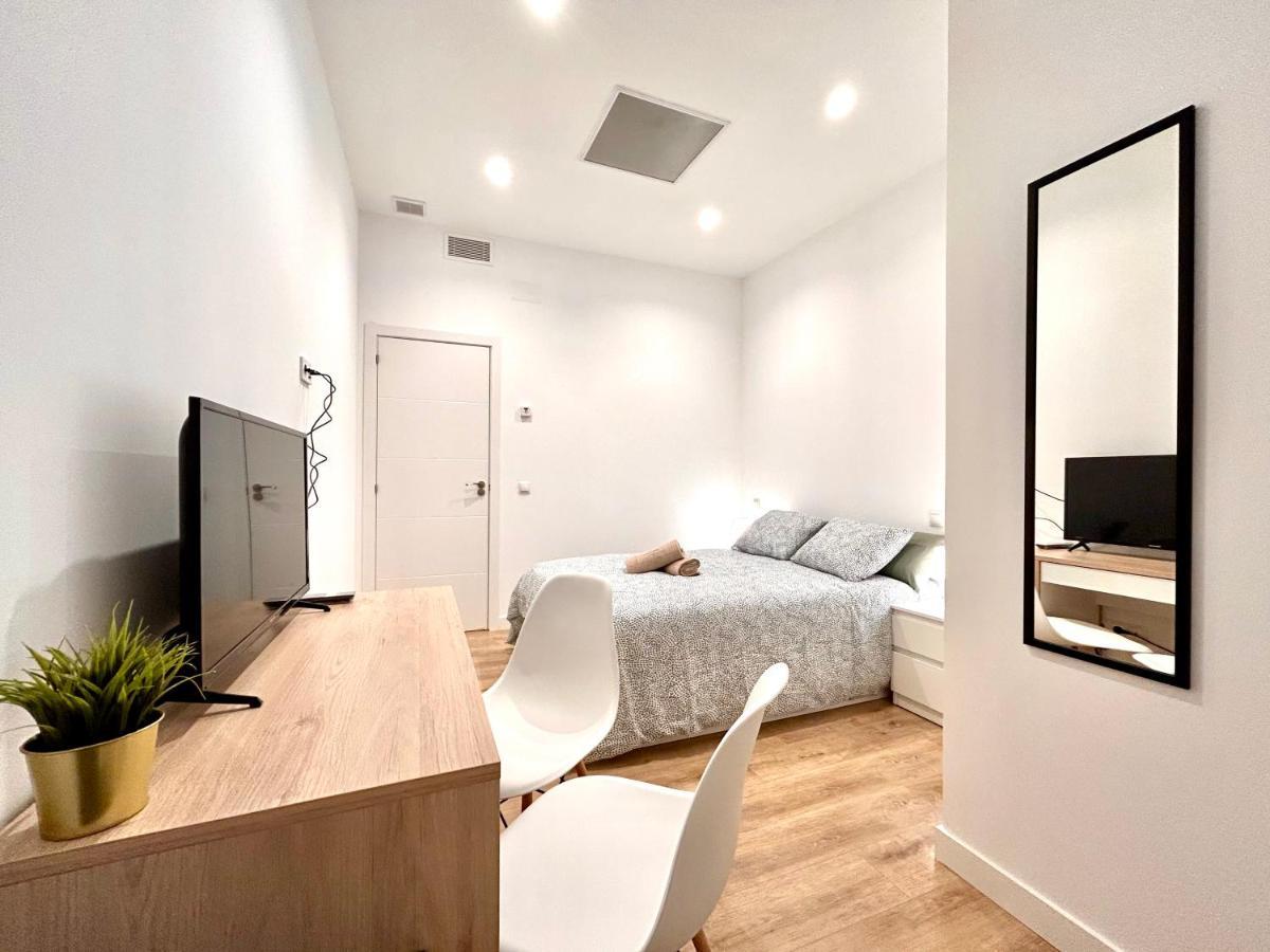 Titanic Dreams Aparthotel Madrid Bagian luar foto